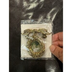 Vintage Style Oval Portrait Brooch Pin Ornate‎ Gold Tone Bow Frame